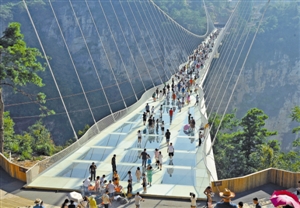 nba竞猜官网:基建狂人破纪录建最长玻璃桥 多项技术世界领先老美：难以置信