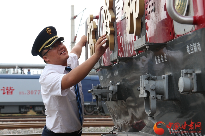 nba竞猜官网:中国铁路的一面旗帜——在以“人民铁路为人民”为核心的伟大铁路